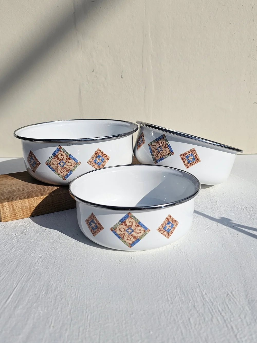 White Enamel Nesting Bowls with Decorative Tile Motif - Set of 3